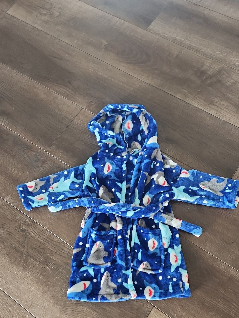 Kids Blue Shark Robe GENDER NEUTRAL SIZE SMALL 7/8